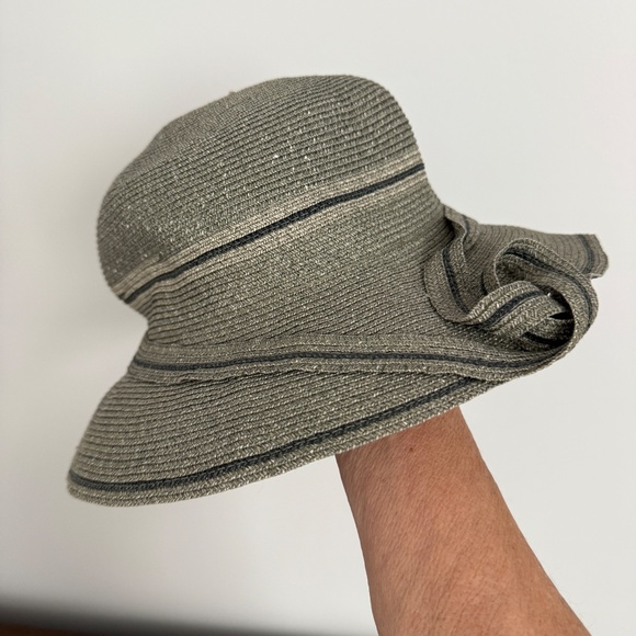 DIANE HARTY MILLINERY WOVEN STRAW HAT OLIVE GREEN WITH SIDE TWIST ARTISAN UNIQUE - Picture 2 of 9